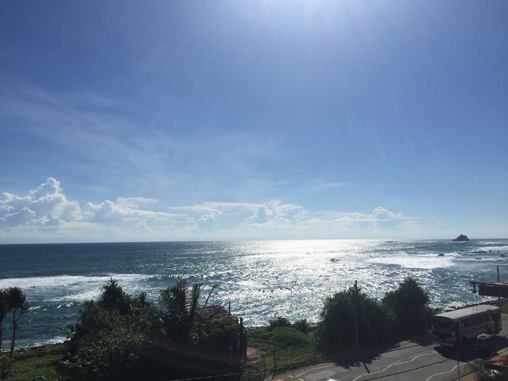 Cheeky Monkey Surf Camp Otel Weligama Dış mekan fotoğraf