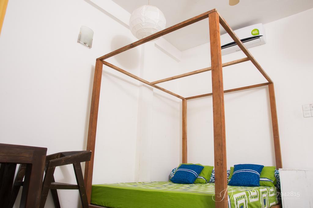 Cheeky Monkey Surf Camp Otel Weligama Dış mekan fotoğraf
