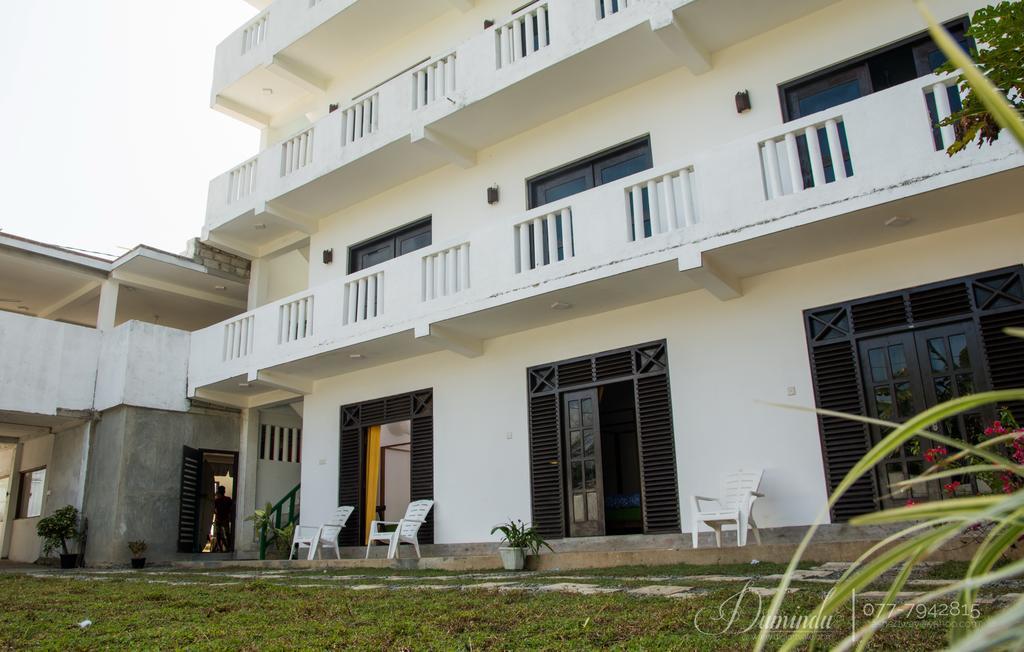 Cheeky Monkey Surf Camp Otel Weligama Dış mekan fotoğraf