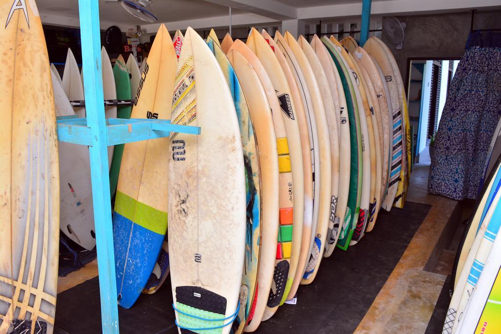 Cheeky Monkey Surf Camp Otel Weligama Dış mekan fotoğraf
