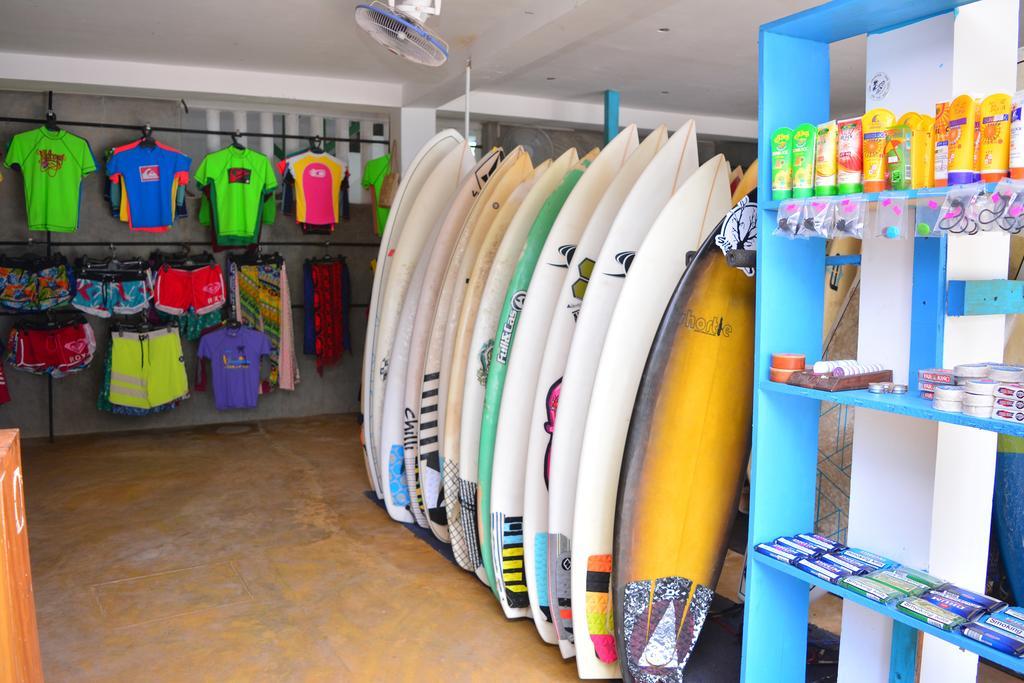 Cheeky Monkey Surf Camp Otel Weligama Dış mekan fotoğraf