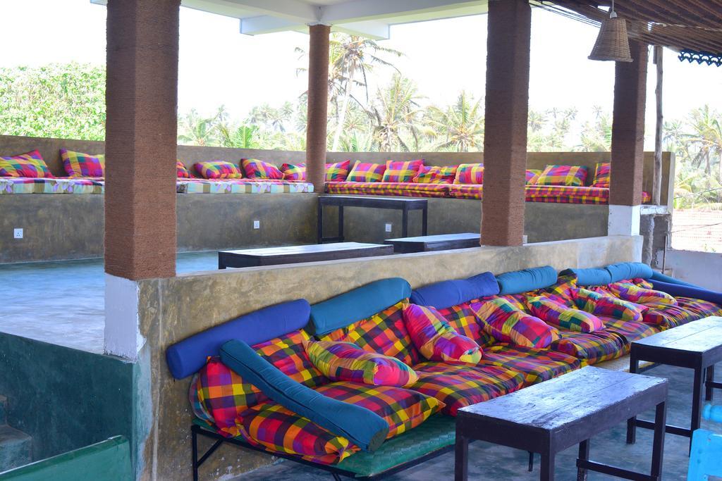 Cheeky Monkey Surf Camp Otel Weligama Dış mekan fotoğraf