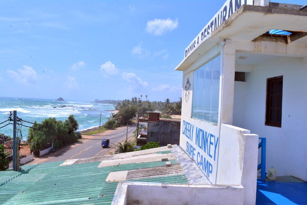 Cheeky Monkey Surf Camp Otel Weligama Dış mekan fotoğraf