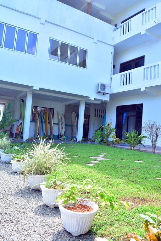 Cheeky Monkey Surf Camp Otel Weligama Dış mekan fotoğraf