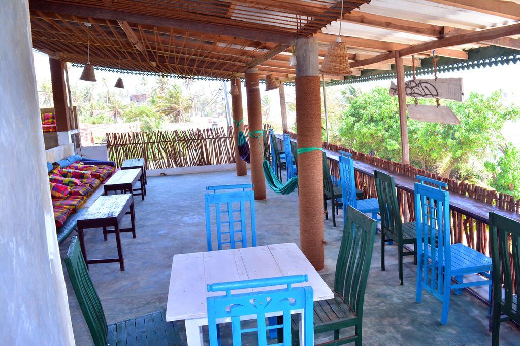 Cheeky Monkey Surf Camp Otel Weligama Dış mekan fotoğraf