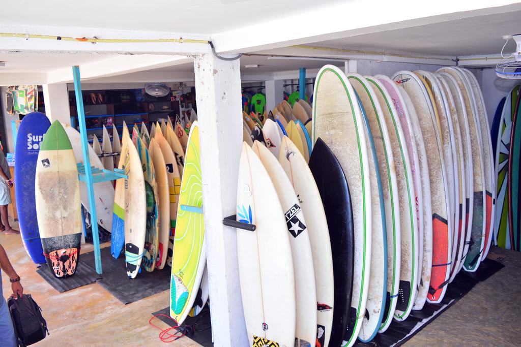 Cheeky Monkey Surf Camp Otel Weligama Dış mekan fotoğraf