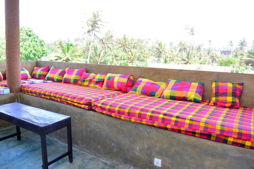 Cheeky Monkey Surf Camp Otel Weligama Dış mekan fotoğraf