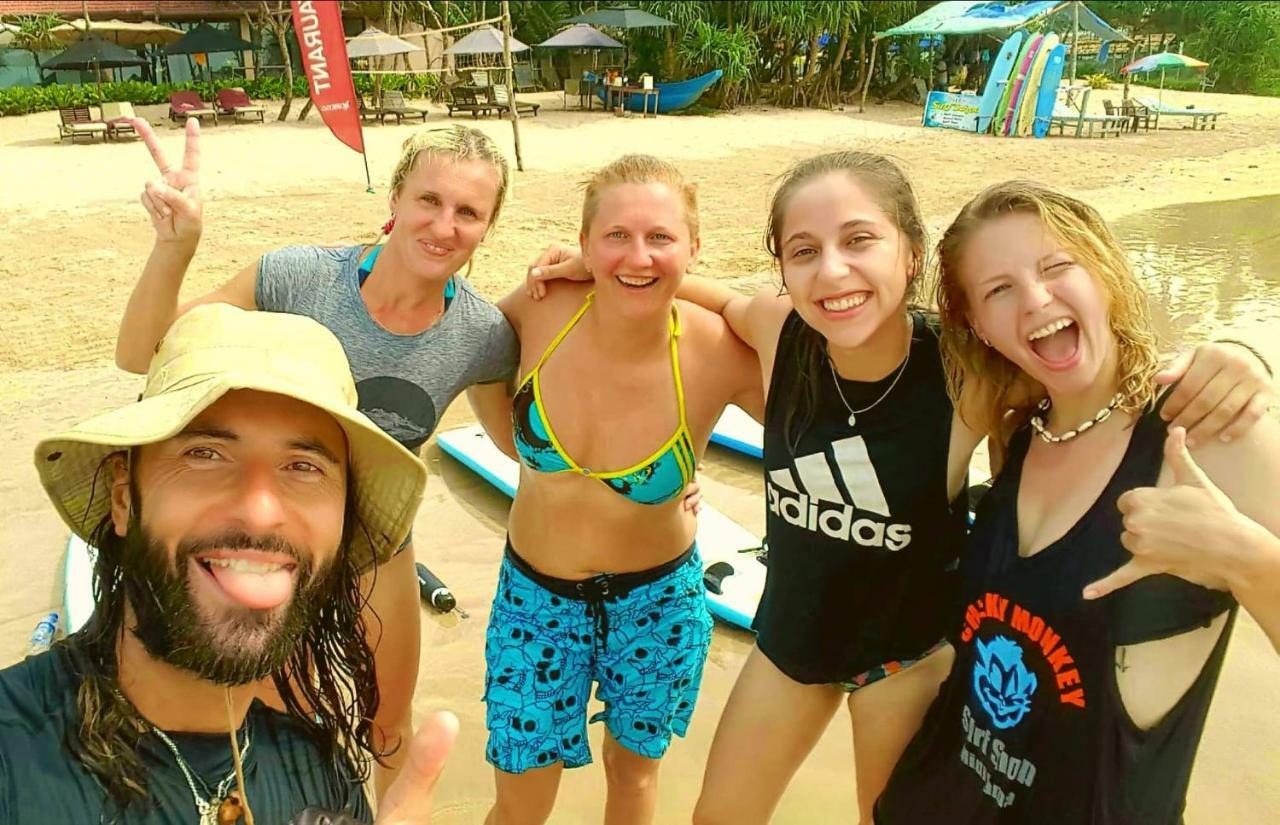 Cheeky Monkey Surf Camp Otel Weligama Dış mekan fotoğraf