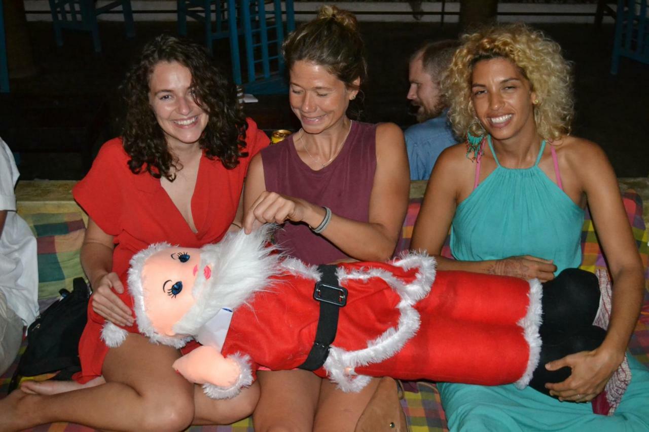 Cheeky Monkey Surf Camp Otel Weligama Dış mekan fotoğraf